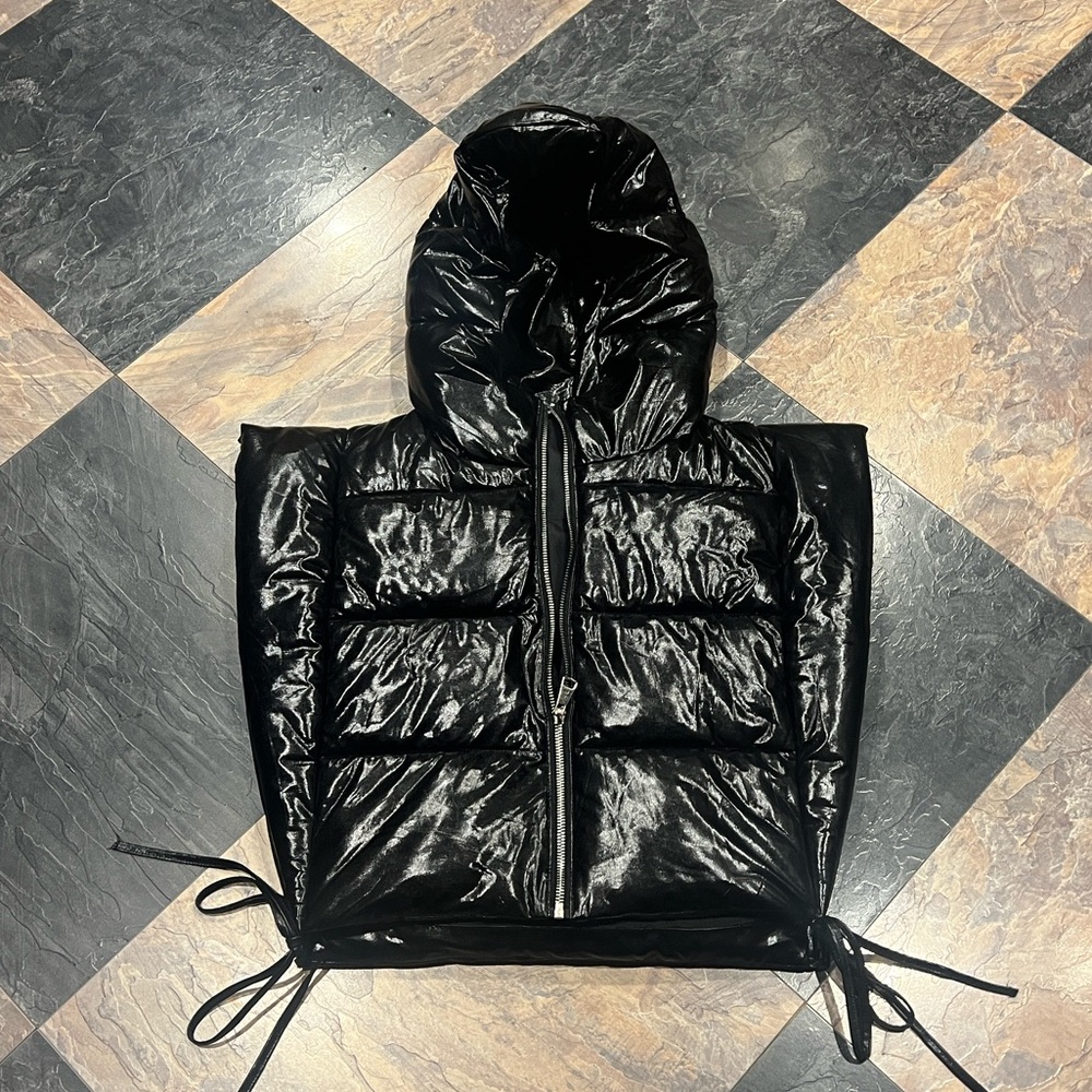 Theory metallic Black Puffer vest with hood L